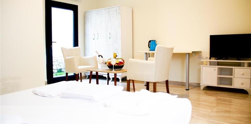 Sebastian Hotels Битез Екстериор снимка